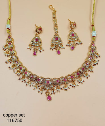 Elegant Traditional Jewelry Set with Intricate Detailing and Pearl Accents