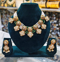 Elegant Floral Pearl Necklace Set with Intricate Detailing