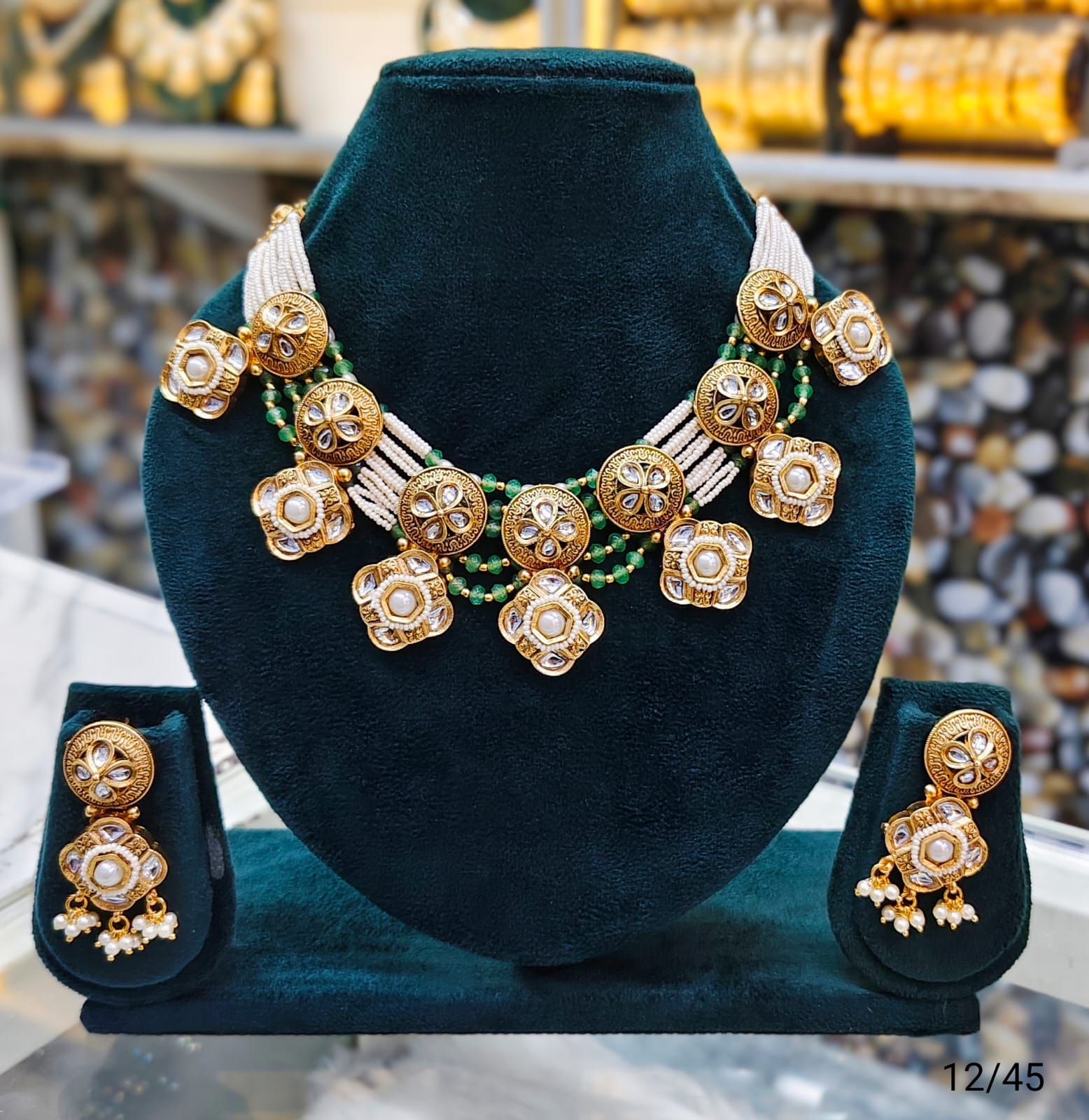 Elegant Floral Pearl Necklace Set with Intricate Detailing