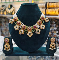 Elegant Floral Pearl Necklace Set with Intricate Detailing