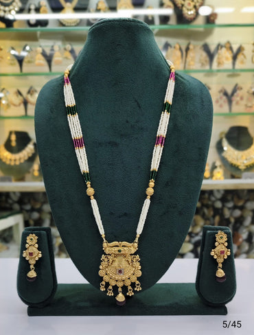 Intricate Gold Pendant Necklace & Earring Set with White and Green Beads