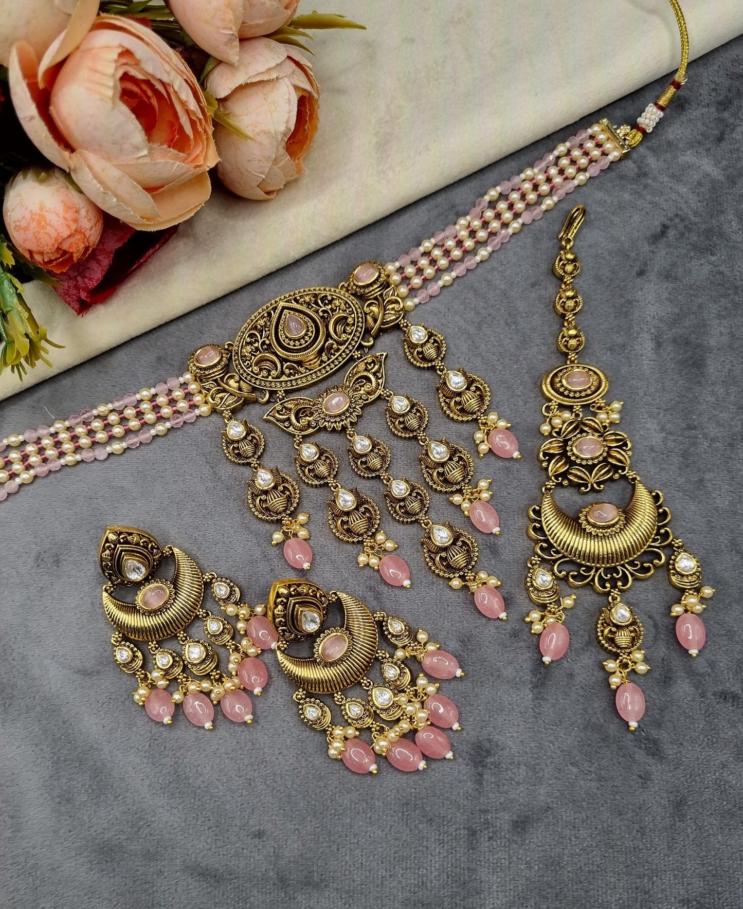 Antique Gold Kundan Choker Set with Earrings & Maang Tikka