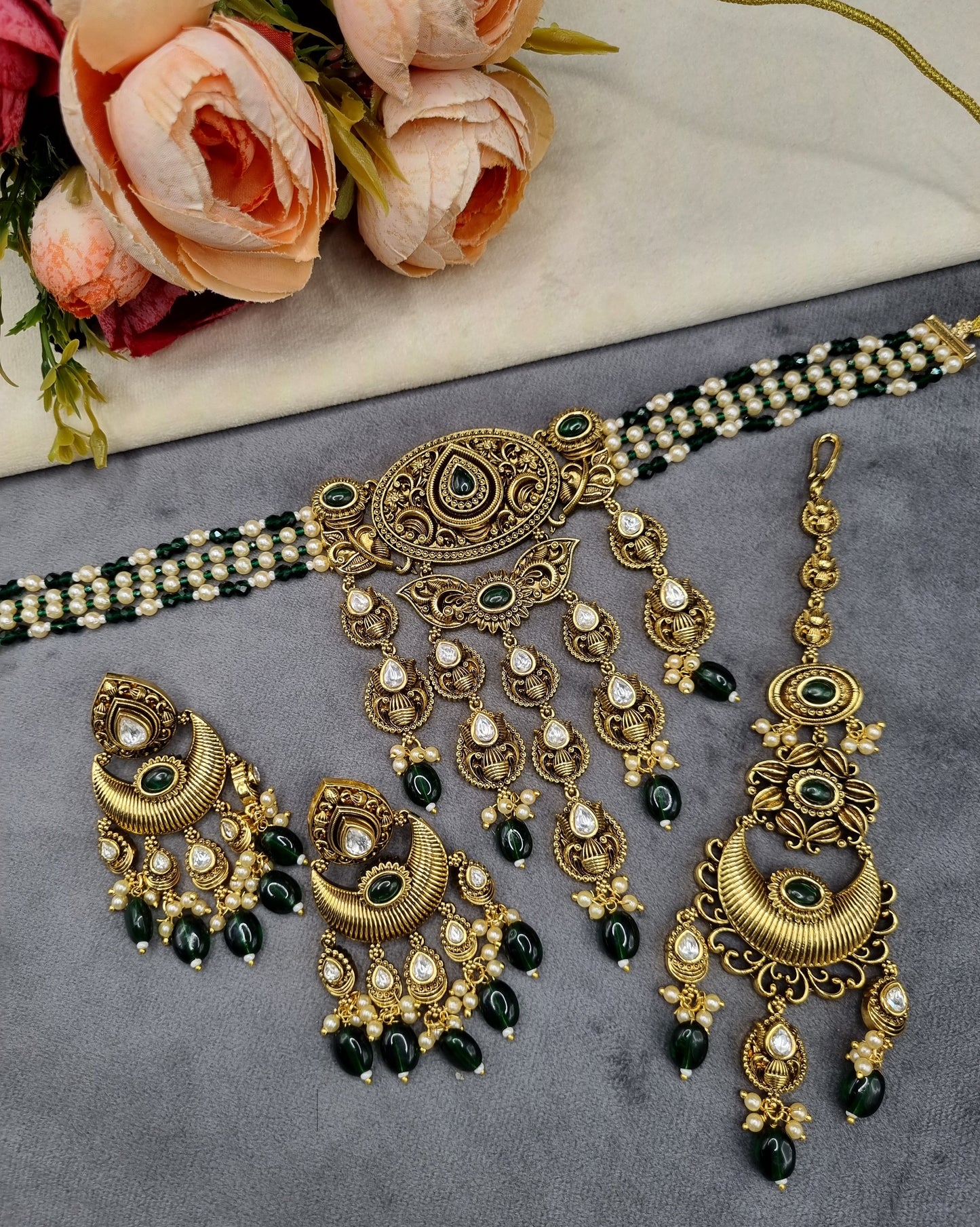 Antique Gold Kundan Choker Set with Earrings & Maang Tikka