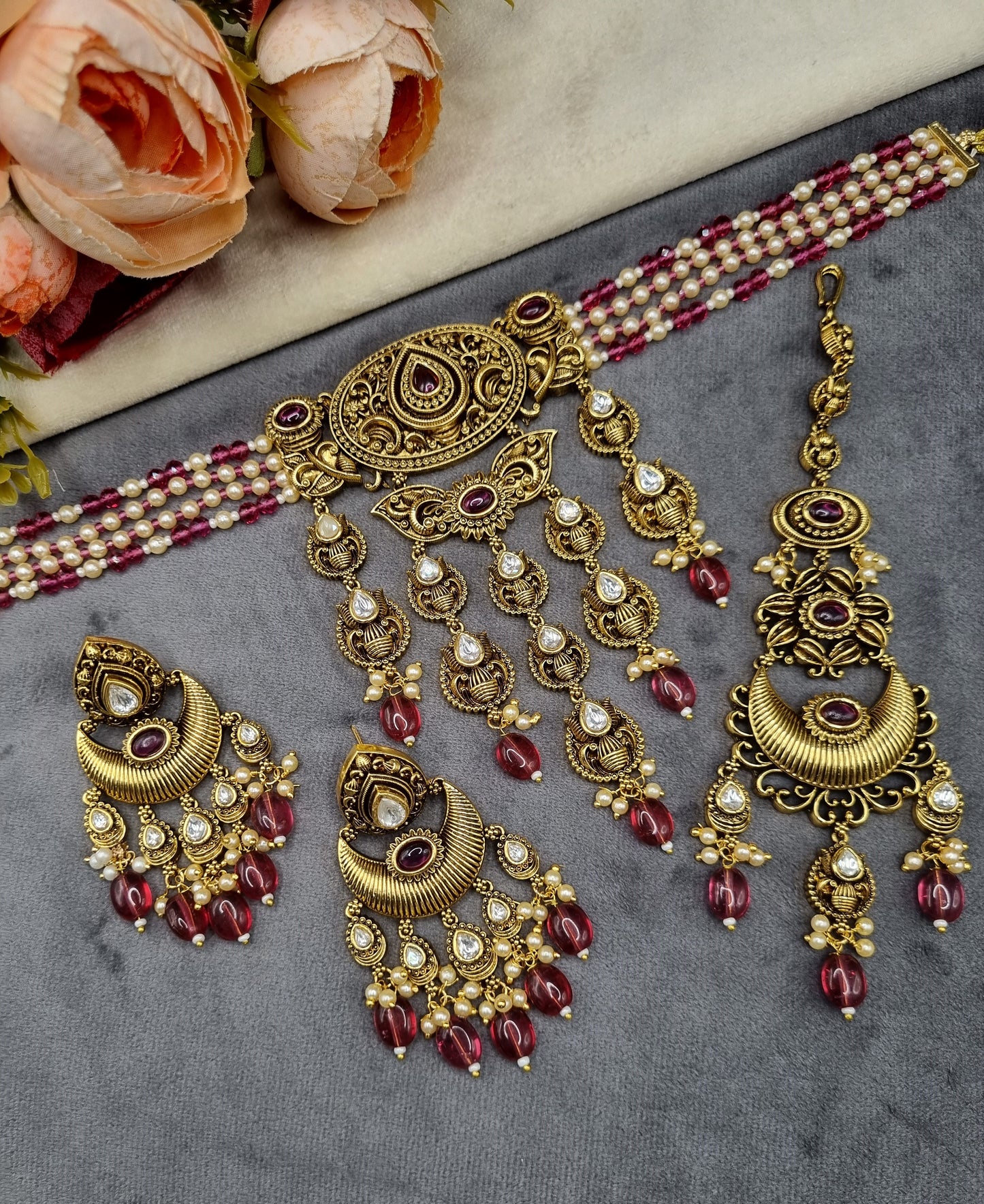 Antique Gold Kundan Choker Set with Earrings & Maang Tikka