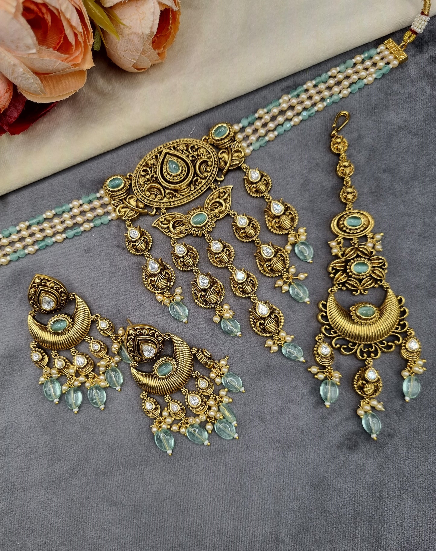 Antique Gold Kundan Choker Set with Earrings & Maang Tikka