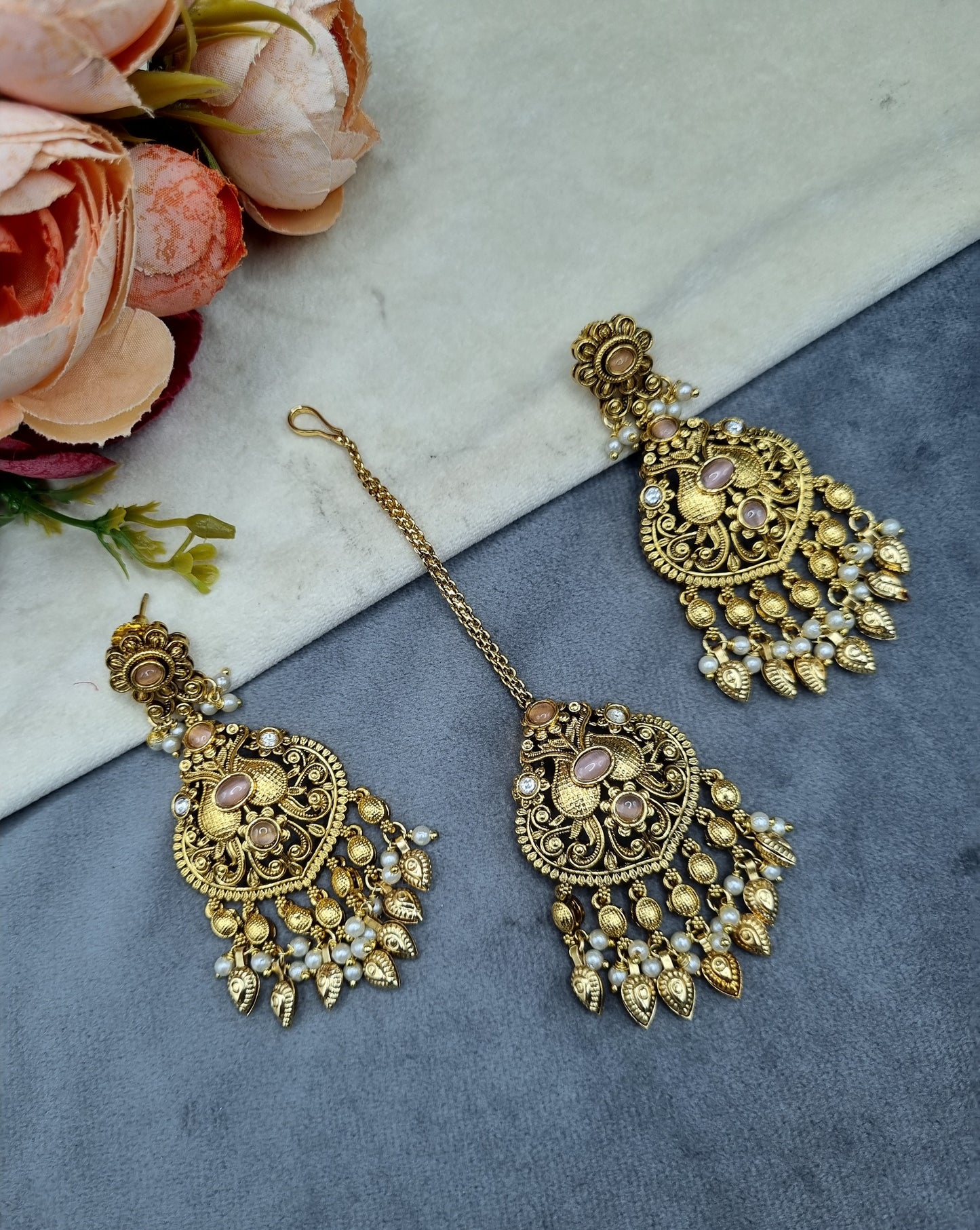 Antique Gold Earrings & Maangtikka Set