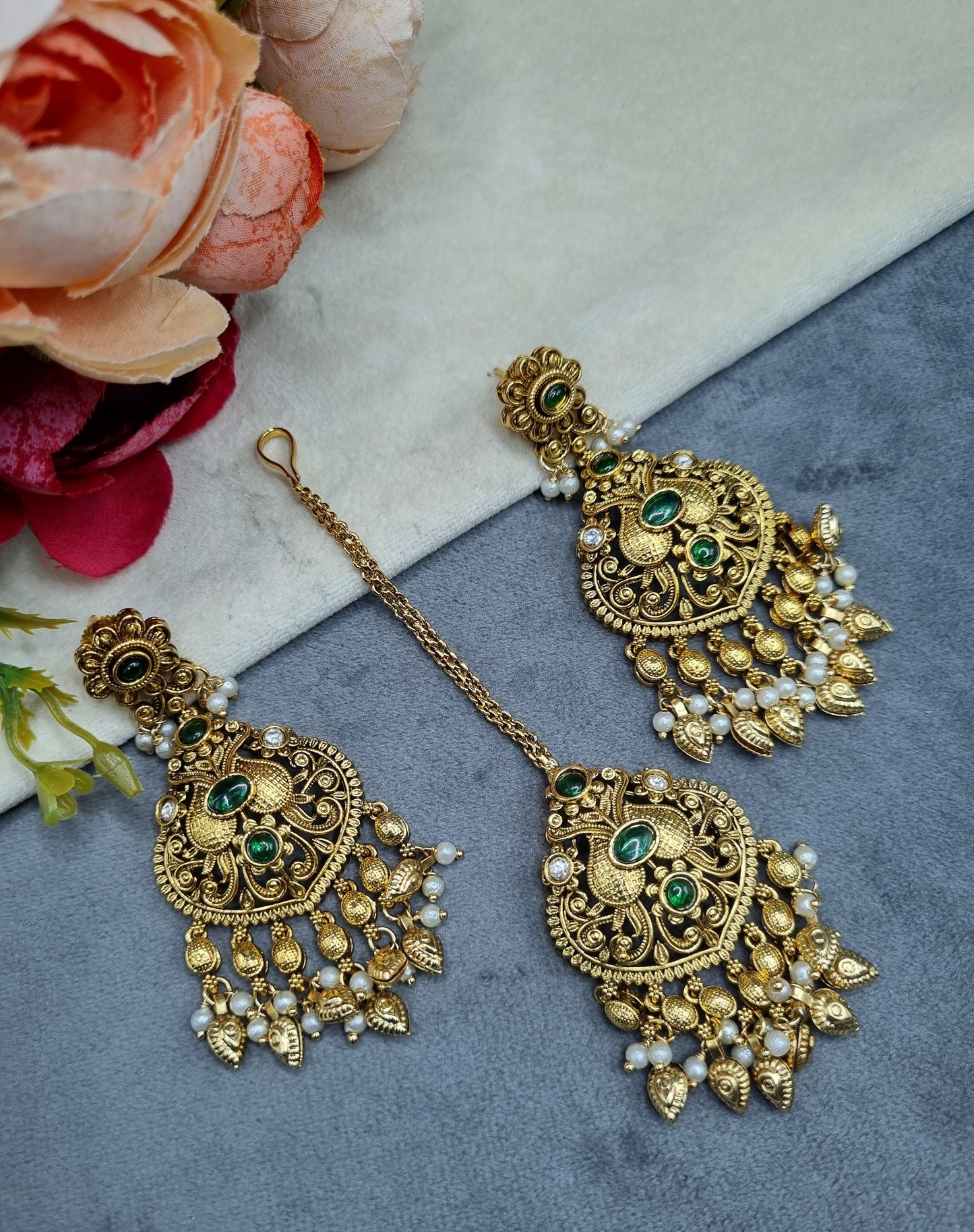 Antique Gold Earrings & Maangtikka Set