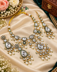 Handcrafted Royal Kundan Jewelry Set
