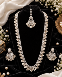 The Emerald Empress Long Pearl Set