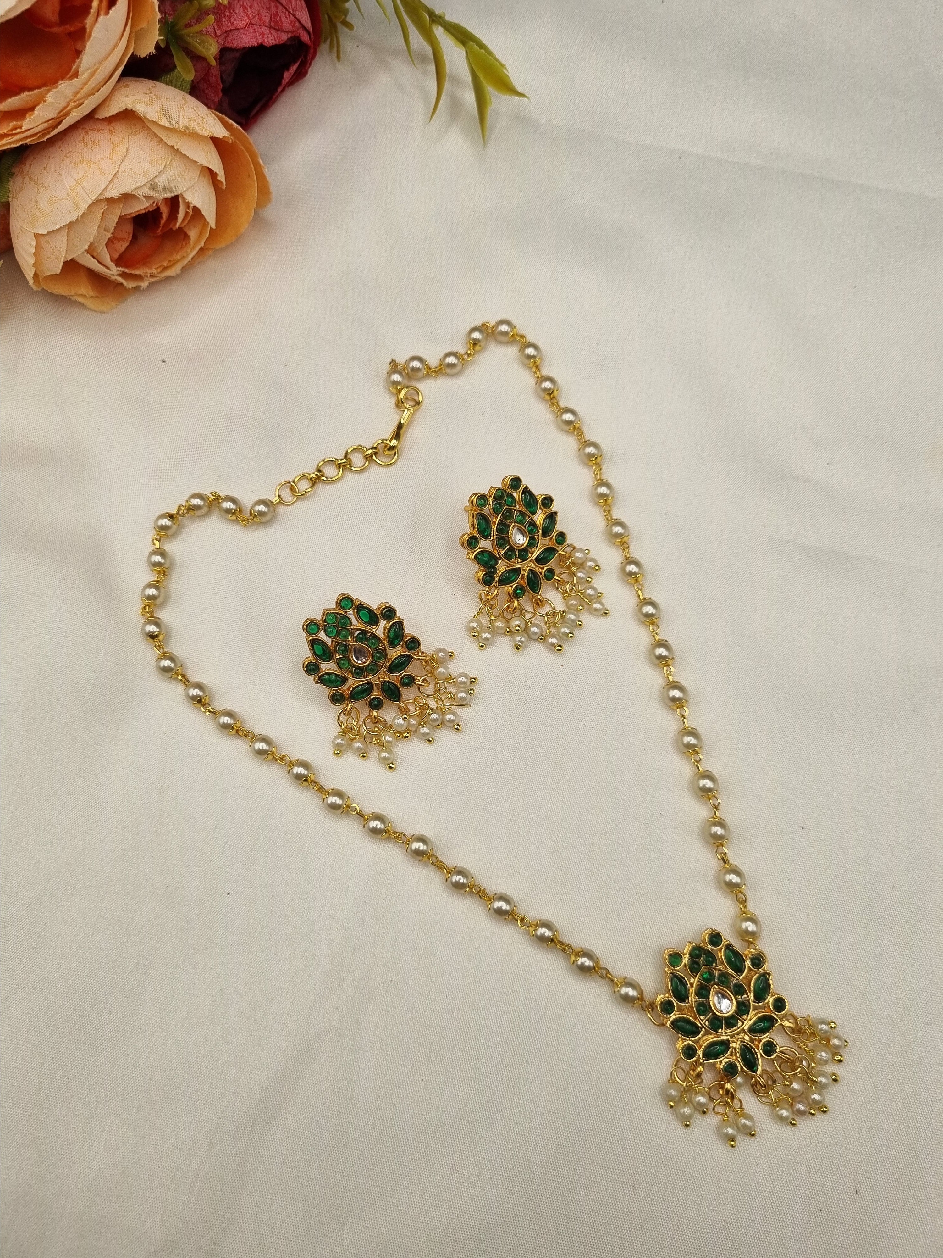 FLORAL STONE PENDANT & PEARL CHAIN JEWELRY SET  DESCRIPTION