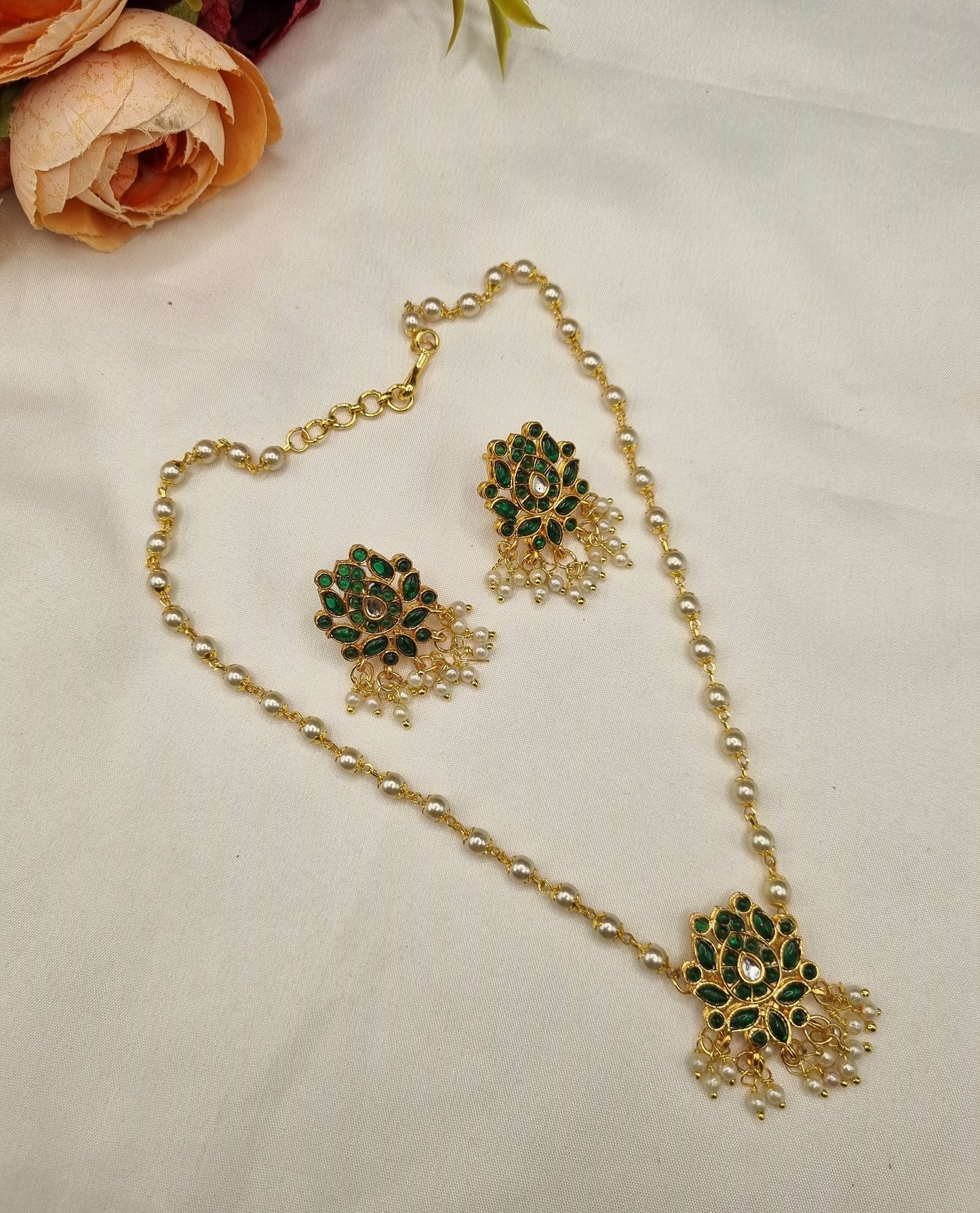FLORAL STONE PENDANT & PEARL CHAIN JEWELRY SET  DESCRIPTION