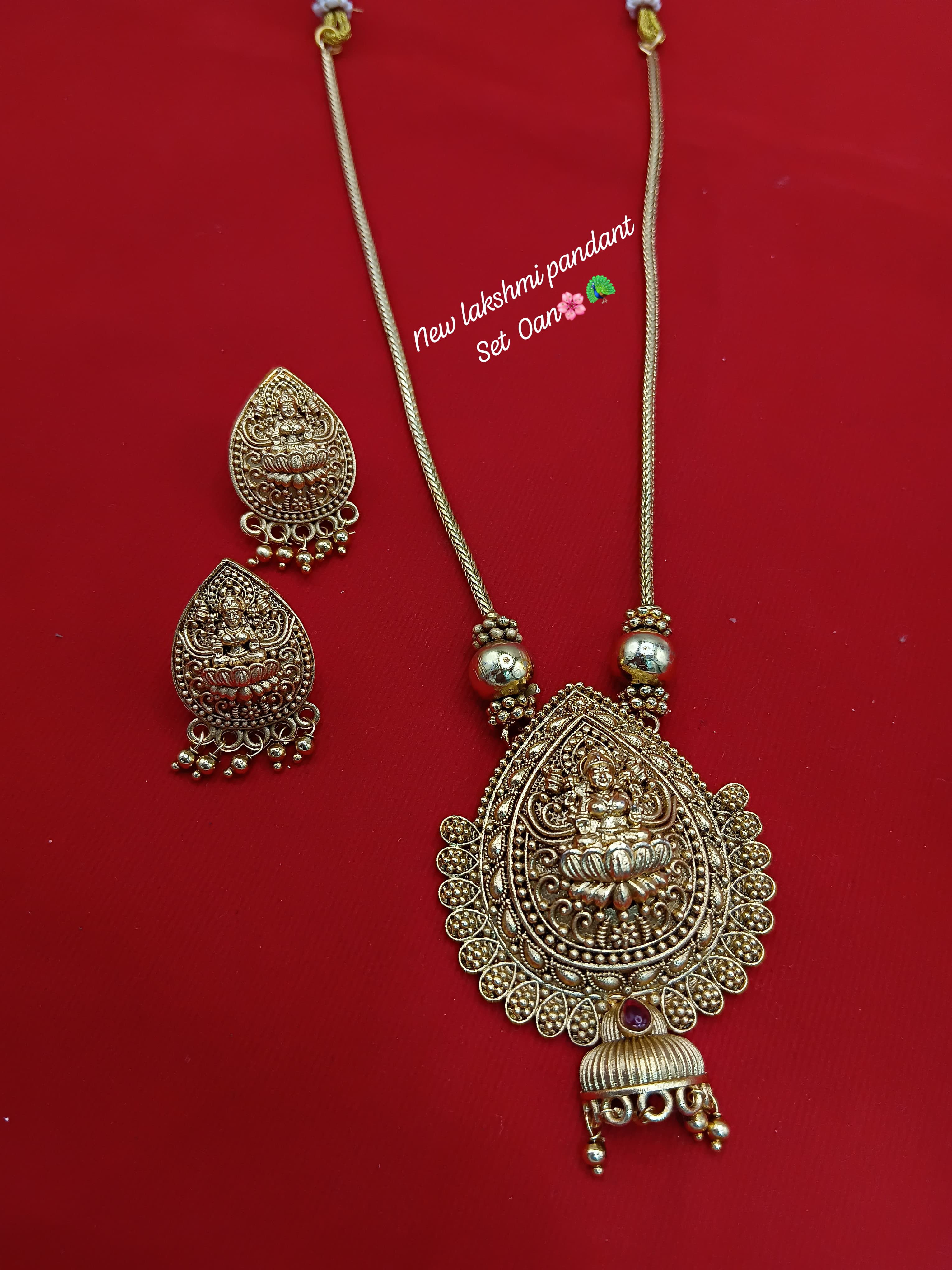 Traditional Temple Lakshmi Pendant Necklace Set with Earrings - Lucentemarket