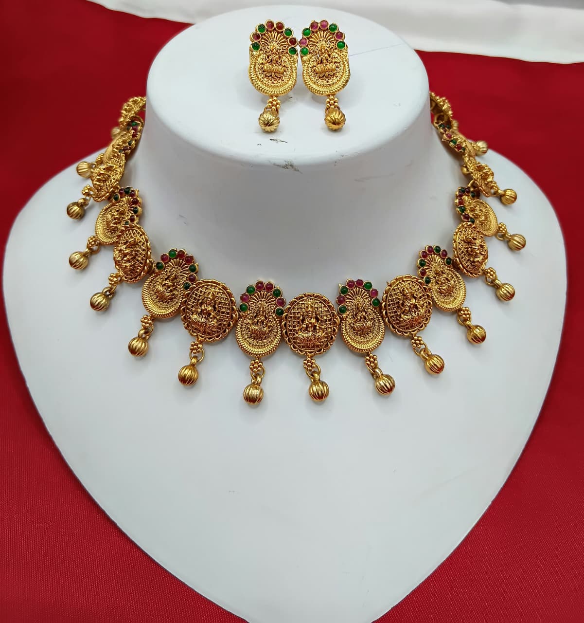 Oval Lakshmi  Kemp Stone Temple Jewellery Set