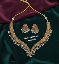 Traditional Antique Matte Gold V-Shape Choker Set