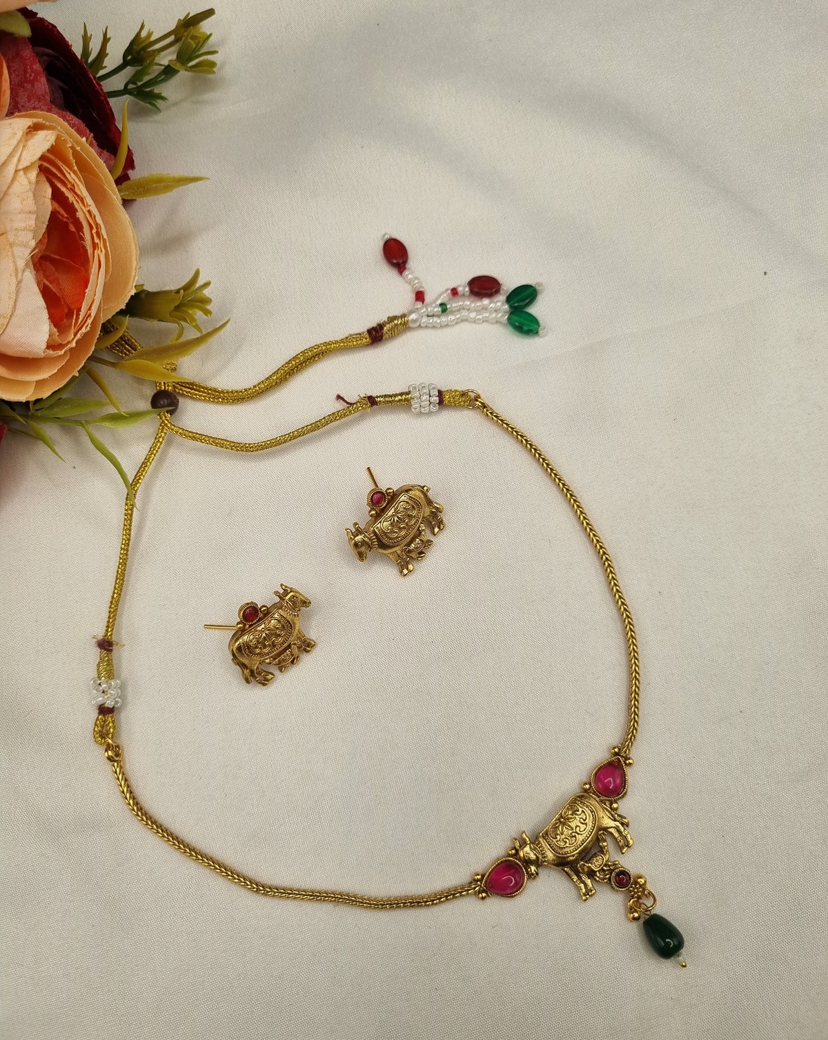 South Style Cow Motif Necklace Set
